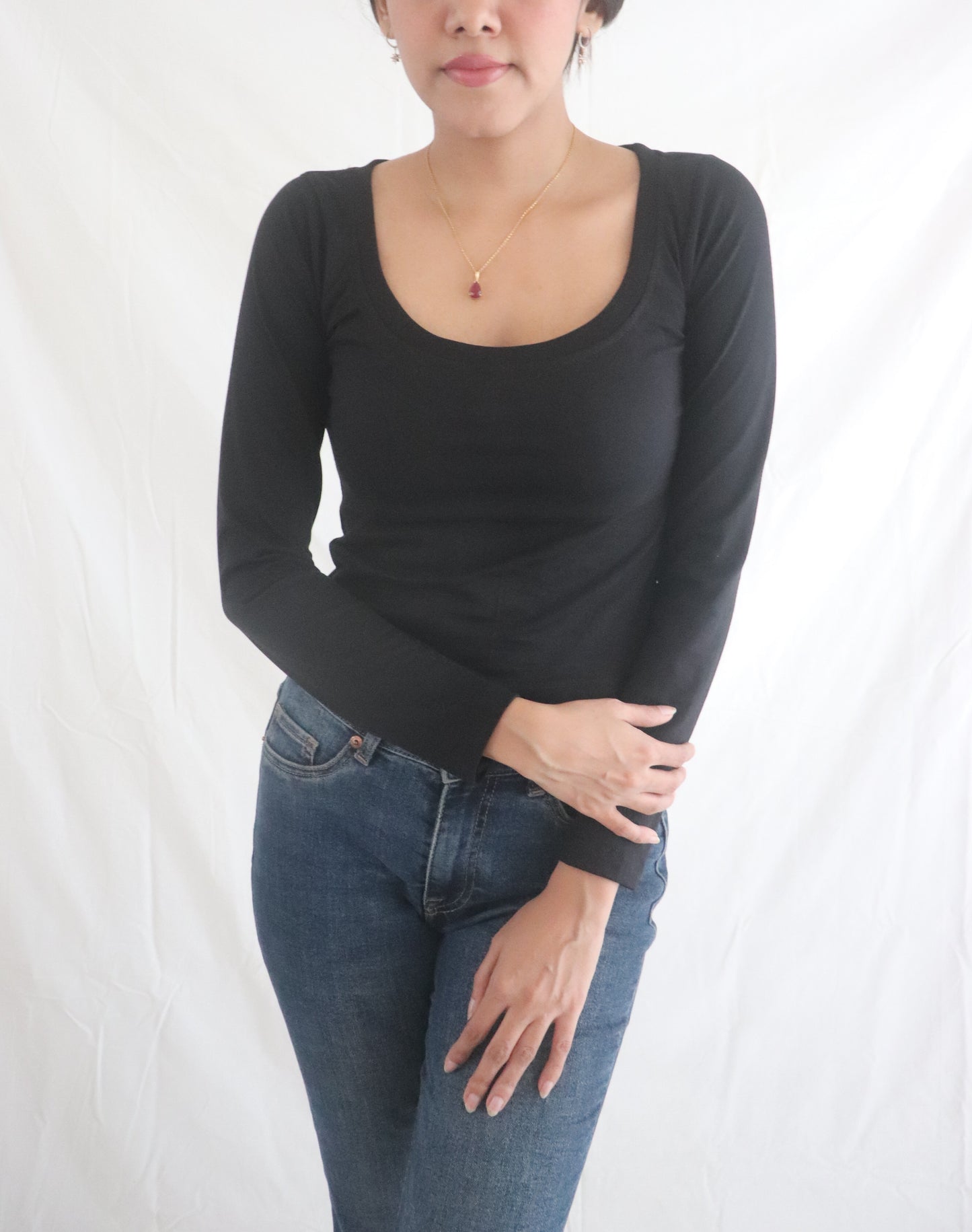 Black Scoop Neck Long Sleeve Top