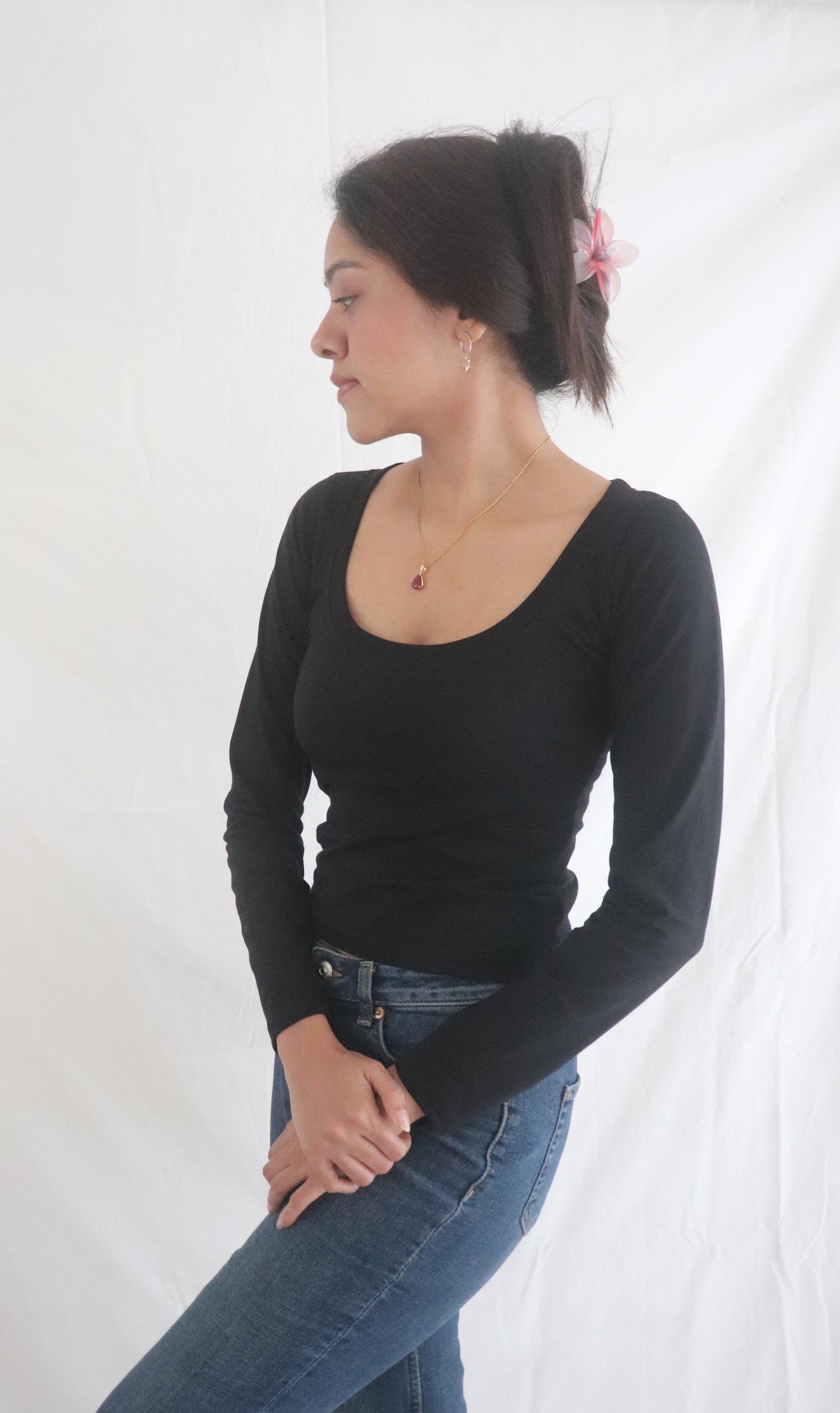 Black Scoop Neck Long Sleeve Top