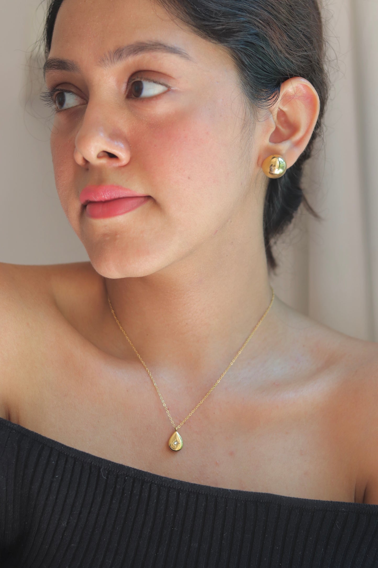 Gold Teardrop Stone Studded Necklace