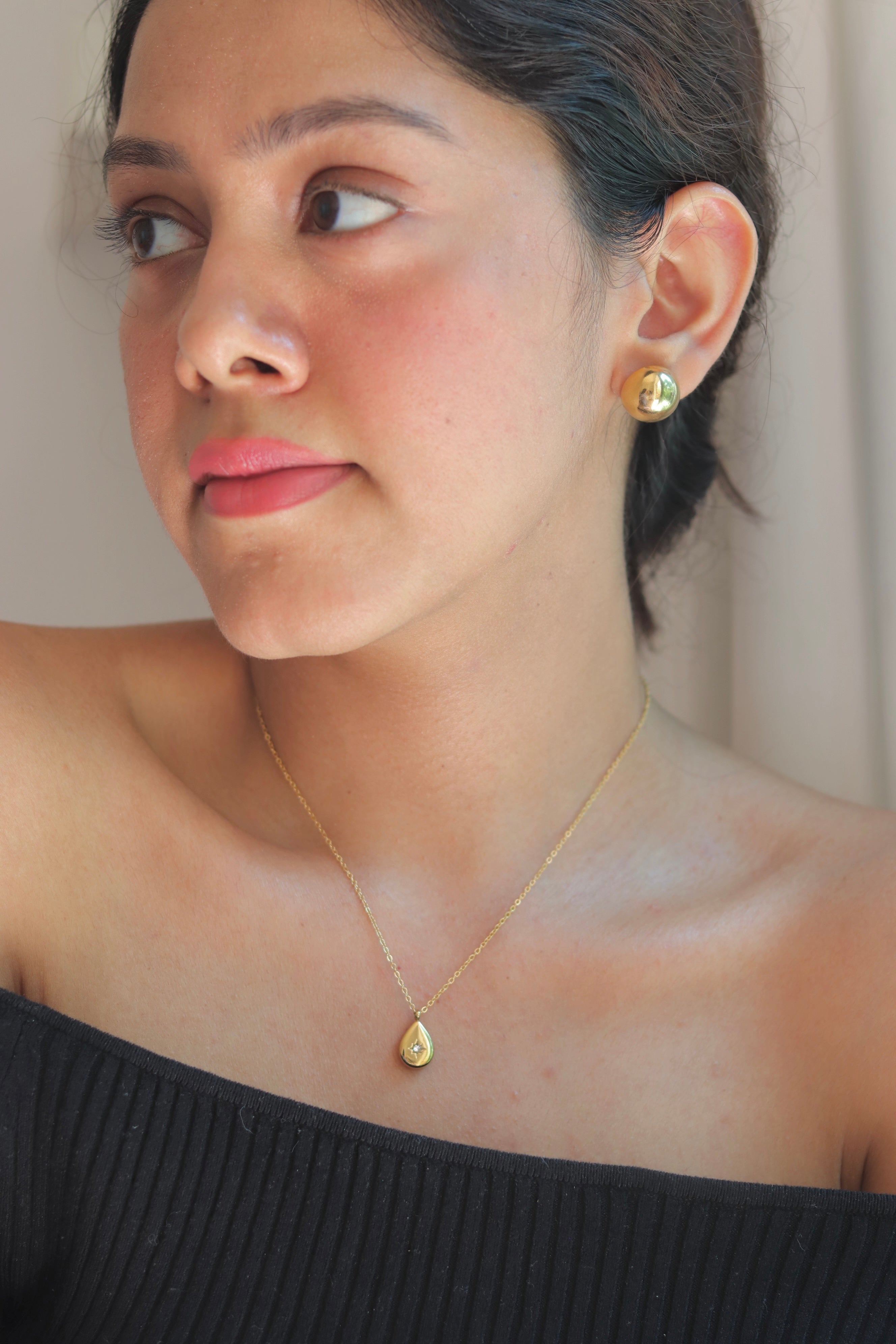 Gold Teardrop Stone Studded Necklace